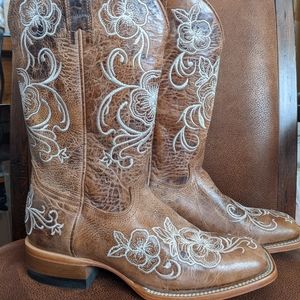 SHYANNE WOMEN'S LASY WESTERN BOOTS - SQUARE TOE